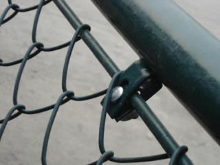 鋼筋穿桿球場(chǎng)圍網(wǎng)